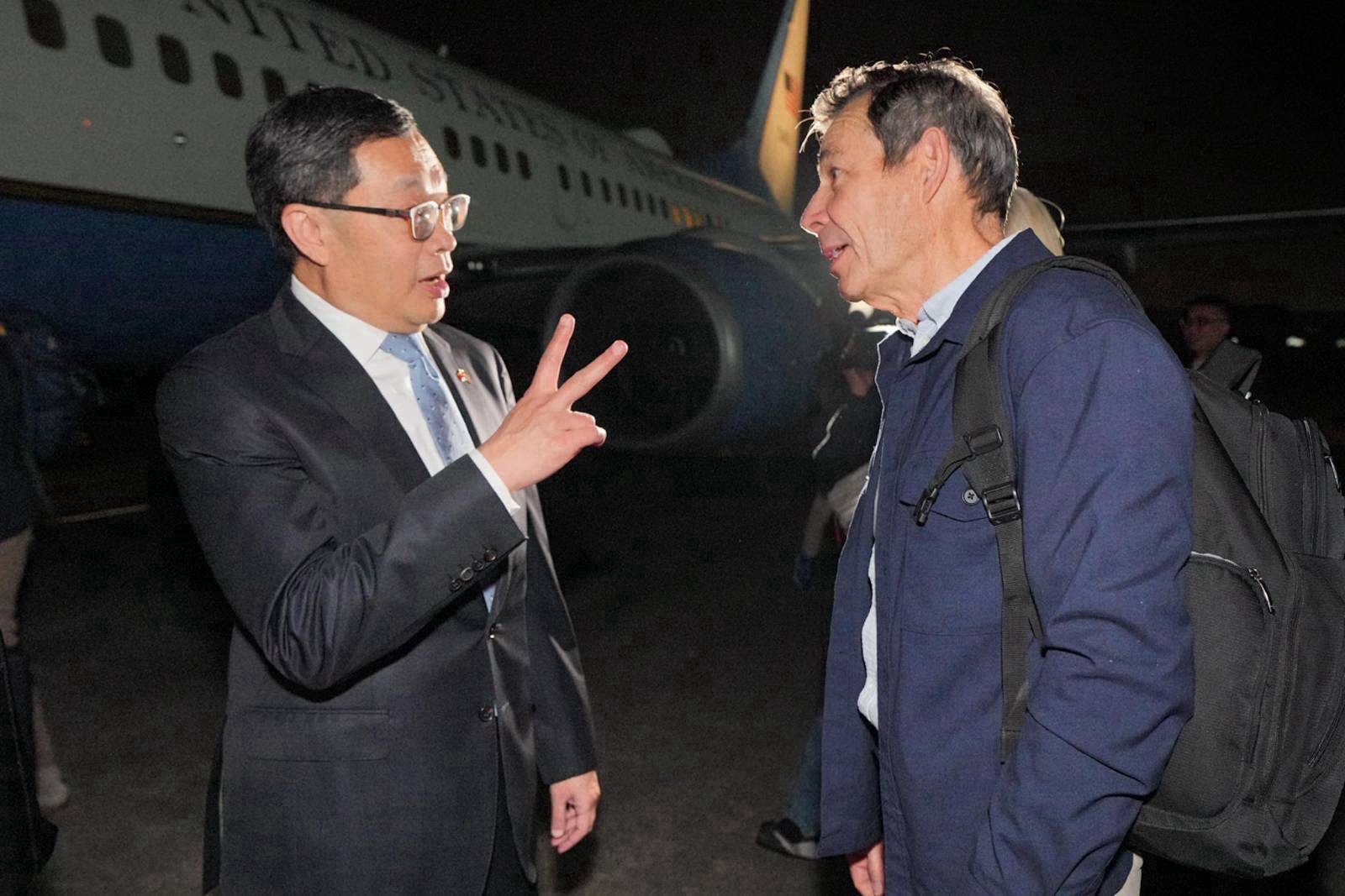 圖說二:外交部政務次長陳明祺(左)歡迎共和黨參議員匡希恆(John Curtis, R-UT,右)訪台。