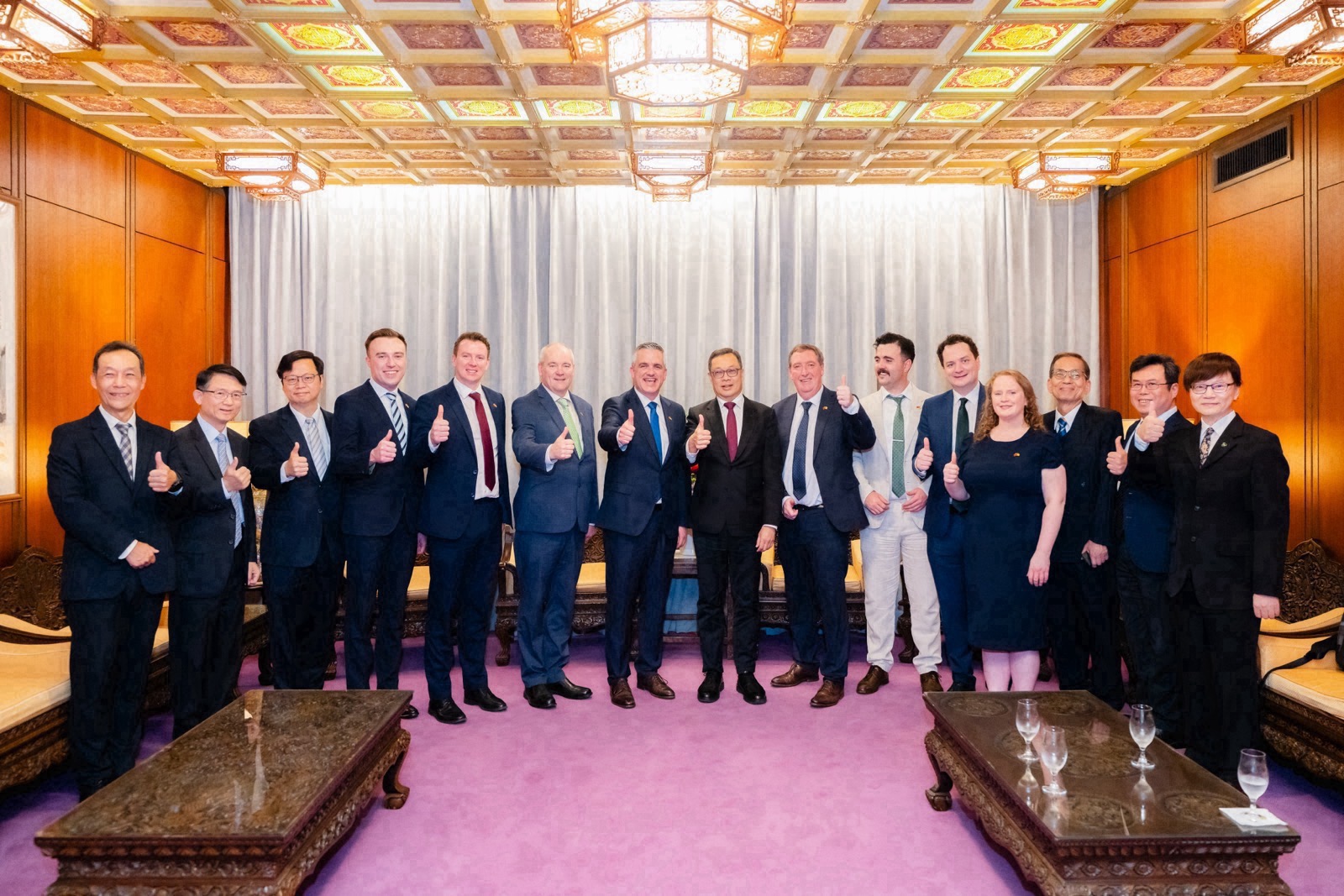 圖說二:外交部政務次長陳明祺(中)與出席歡迎午宴的貴賓合影。