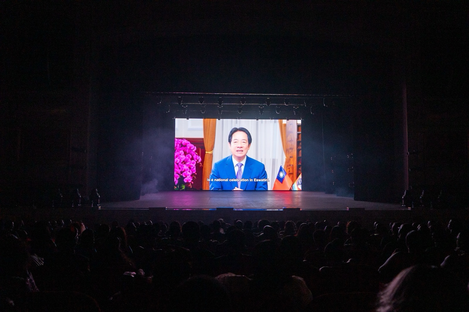 圖說四:史國在史王登基40週年、58歲華誕暨史國獨立58週年慶典系列活動—「國際會議中心」(ICC)開幕典禮現場播放賴總統預錄的致賀影片。