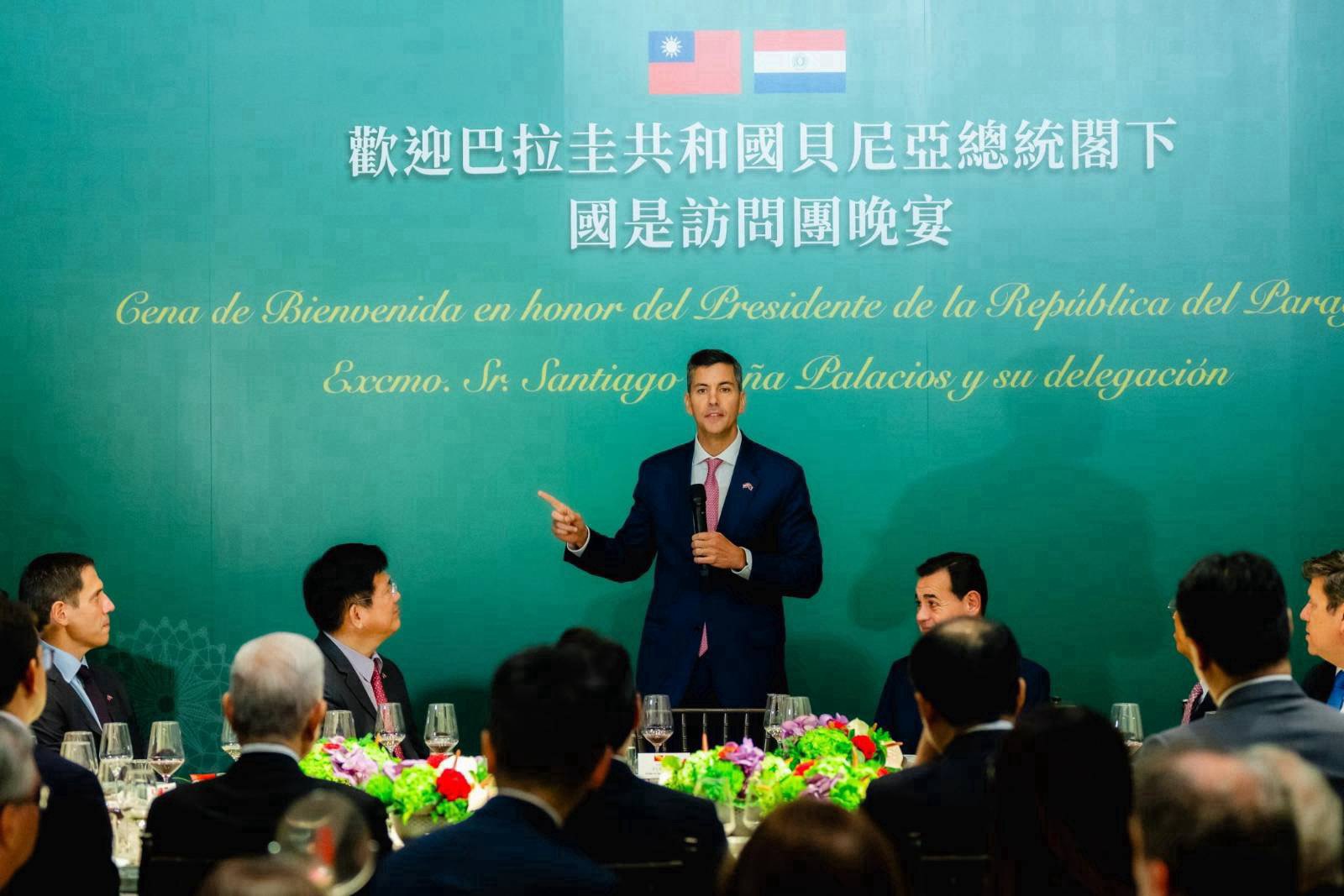 圖說二:巴拉圭總統貝尼亞(Santiago Peña)於歡迎晚宴致詞。