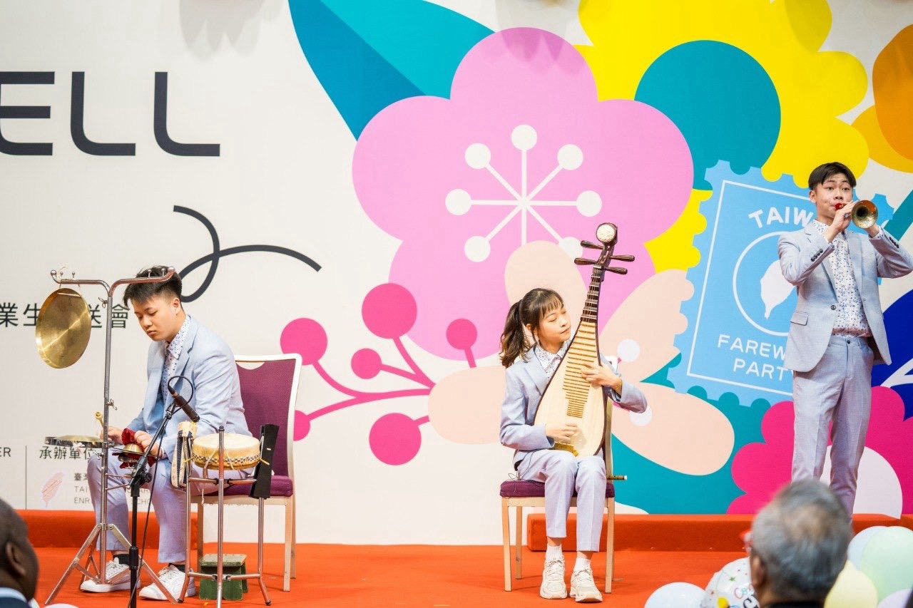 圖說三:外交部「國際青年大使」開幕表演。