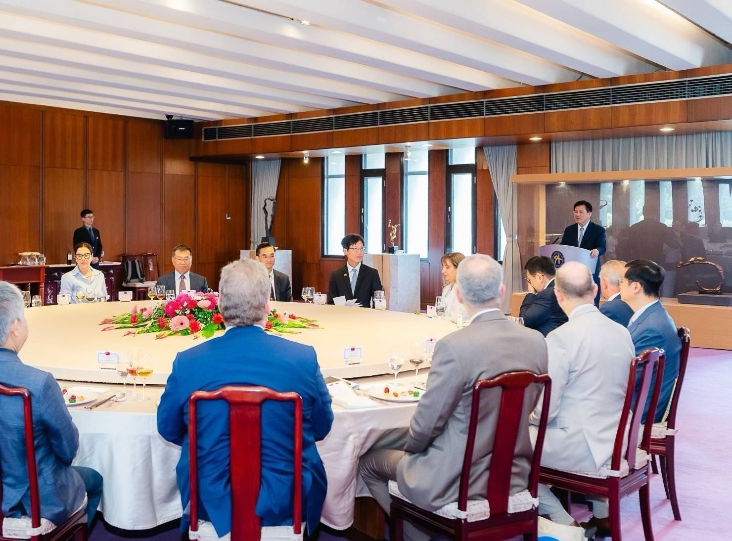 圖說三:外交部長林佳龍款宴德國國會友台小組跨黨派議員訪問團。