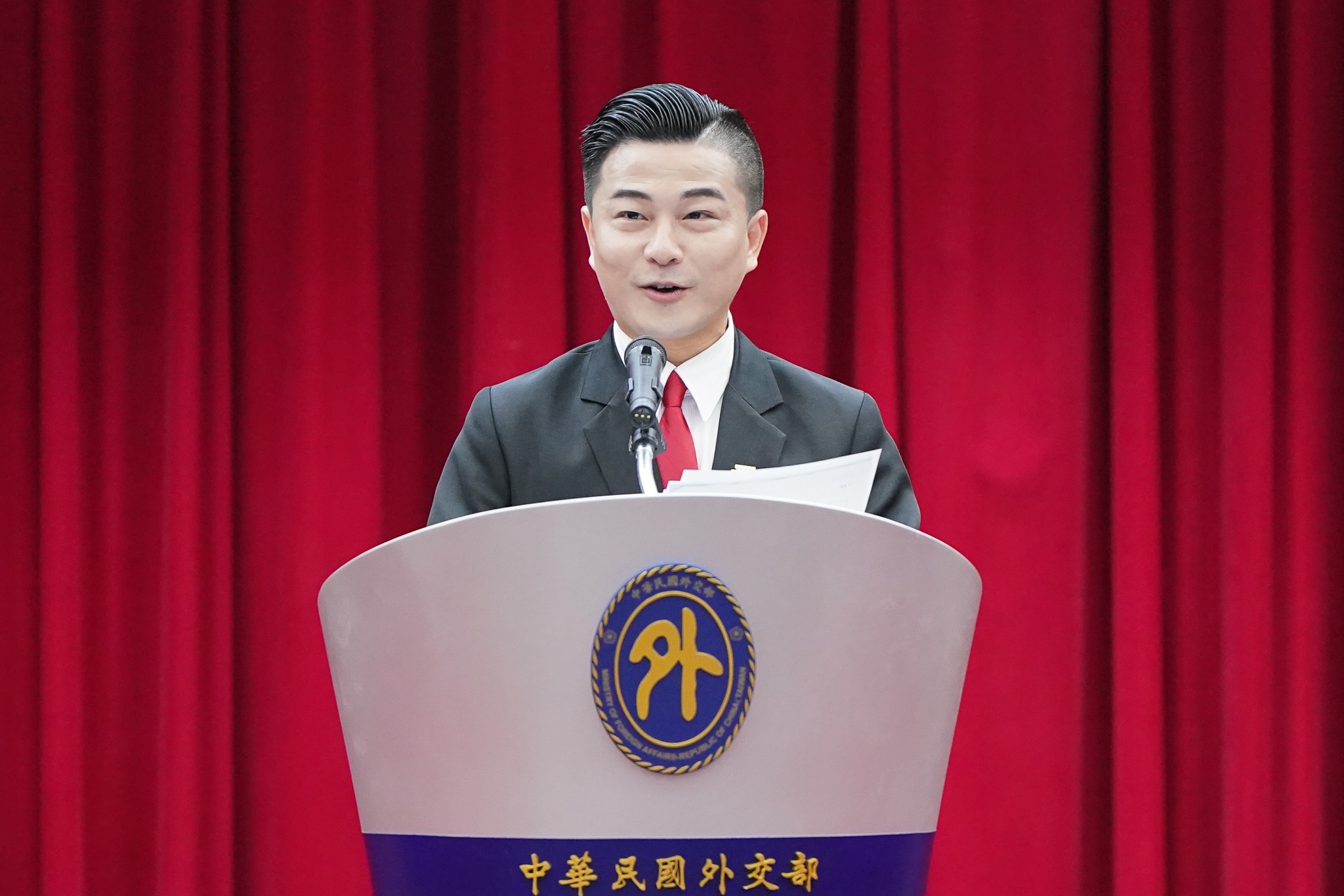 圖說二:「臺灣國際青年大使協會」首任理事長潘俊仁致詞。