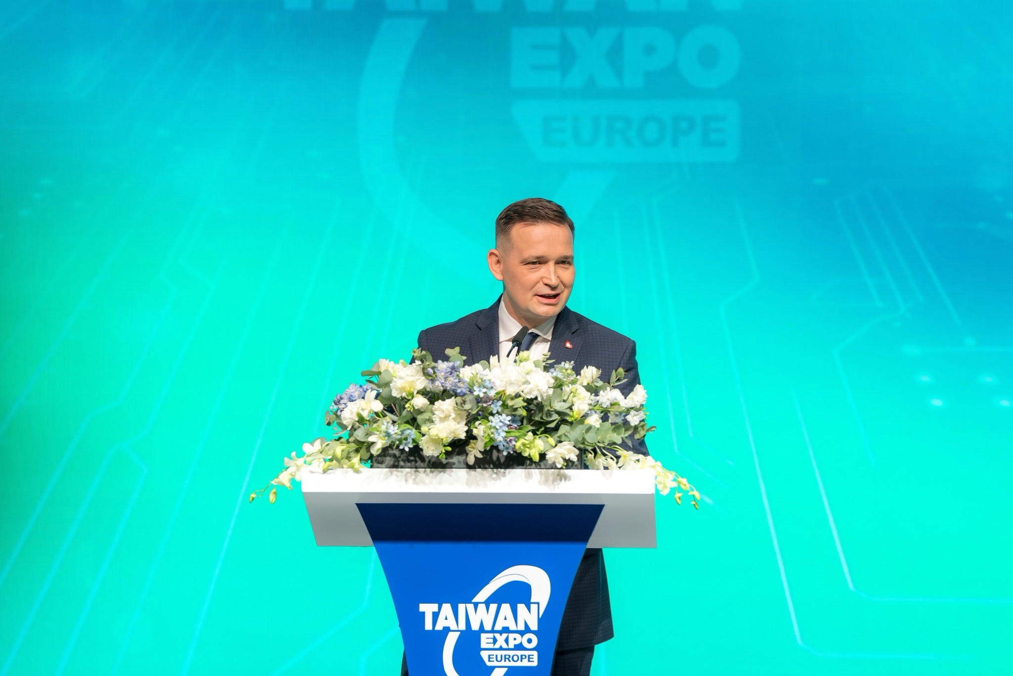圖說二:波蘭經濟發展暨科技部政務次長亞羅什(Michał Jaros) 出席「2026歐洲台灣形象展」開幕式並致詞。