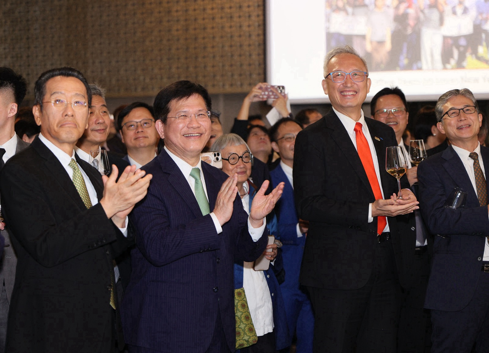 圖說三:外交部部長林佳龍與政務次長吳志中出席法國國慶酒會。