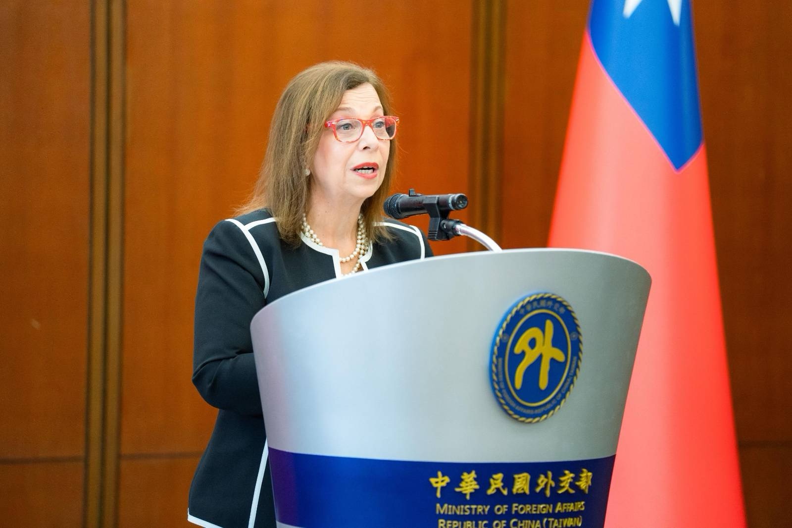 圖說二:學員代表貝蘭德雅(María Belandria)女士致詞。