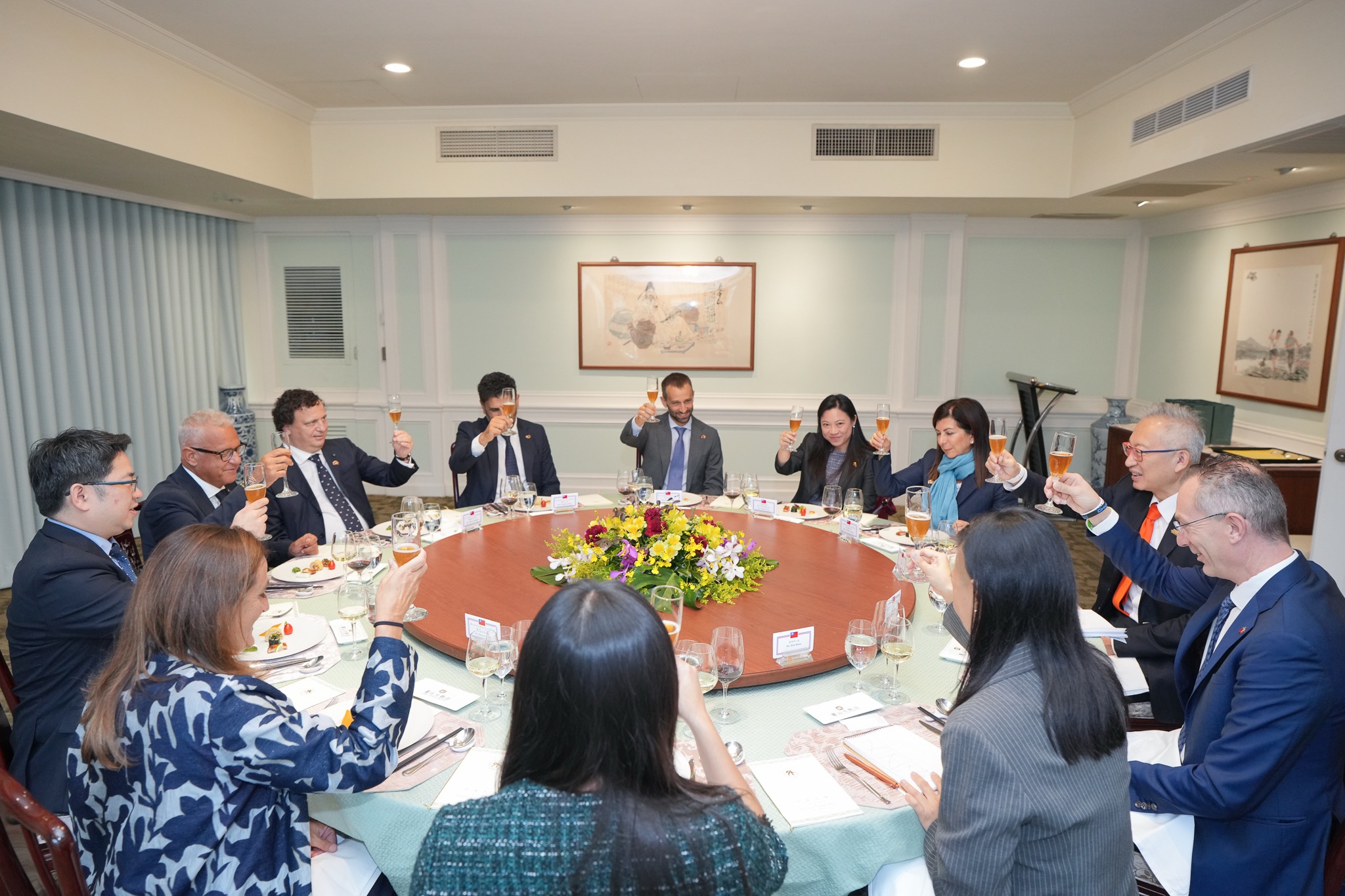 圖說三:外交部政務次長吳志中午宴義大利倫巴底暨皮埃蒙特大區議會訪團。
