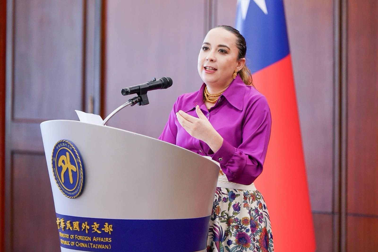 圖說三:厄瓜多籍新生代表Lorena Yael Piedra Cobo致詞。